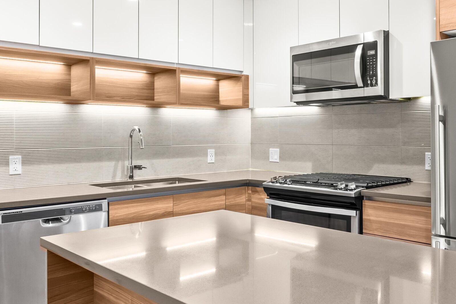 Photo de la propriété:  8850 University Crescent 207  BC V5A 0C8