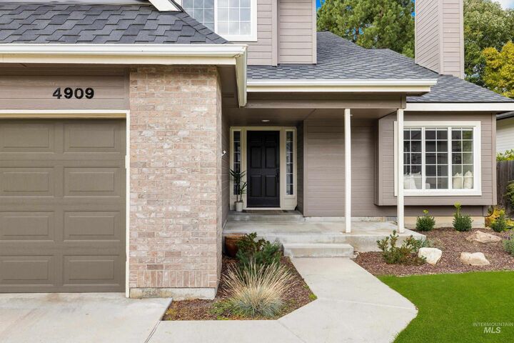 Property Photo: 4909 N Knollwood Ave ID 83703