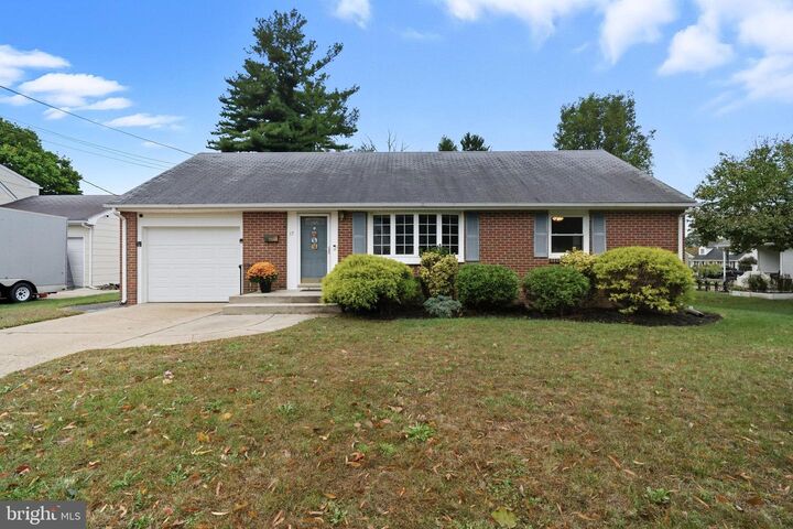 17 Samantha Lane  Hamilton NJ 08619 photo