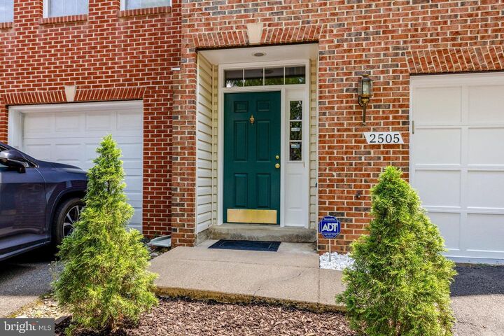 Property Photo: 2505 James Madison Circle VA 20171