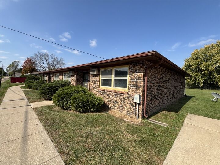 Property Photo: 302 Reynolds Street IA 52228