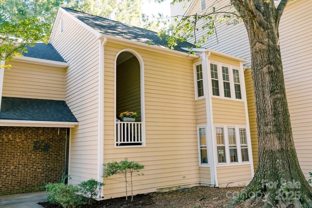 Property Photo: 3304 Selwyn Farms Lane 6 NC 28209