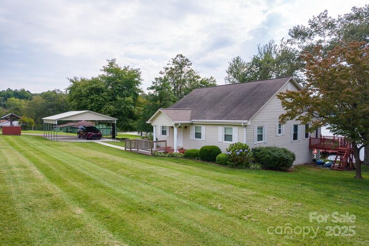 Property Photo: 287 Wildlife Club Lane NC 28681