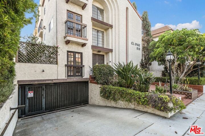Property Photo: 818 6th St CA 90403