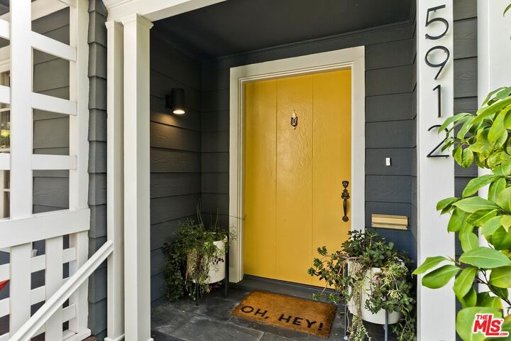Property Photo: 5912 Canyon Cv CA 90068