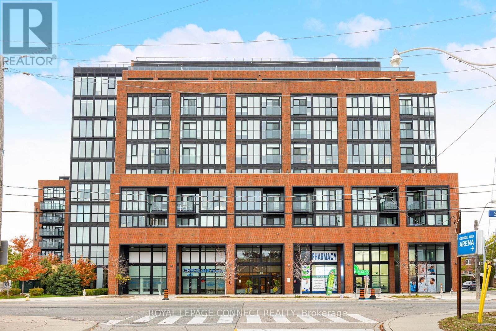 Photo de la propriété: 2300 St Clair Avenue West 112 ON M4V 0A2