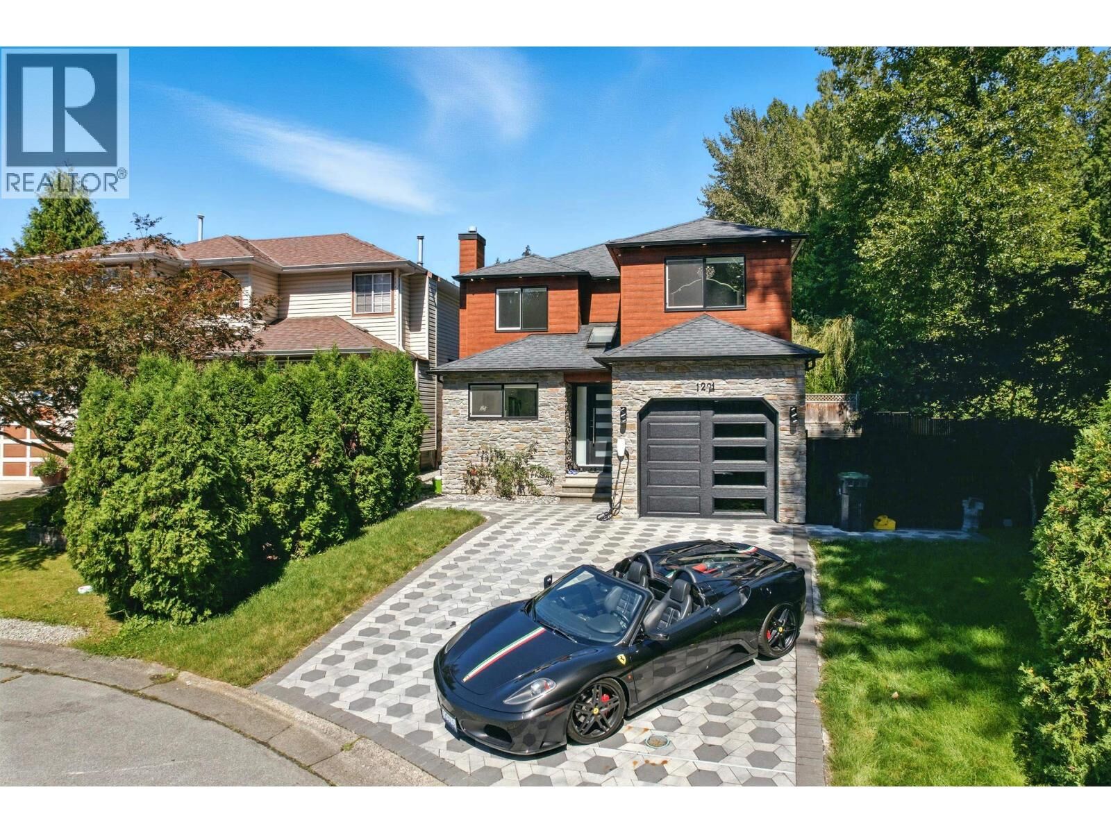 Photo de la propriété:  1221 Halifax Avenue  BC V3B 7J5