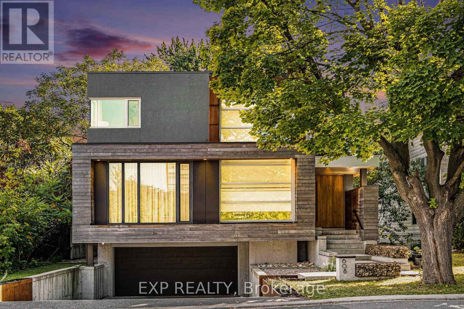 Photo de la propriété:  608 Byron Avenue  ON K2A 0E5 