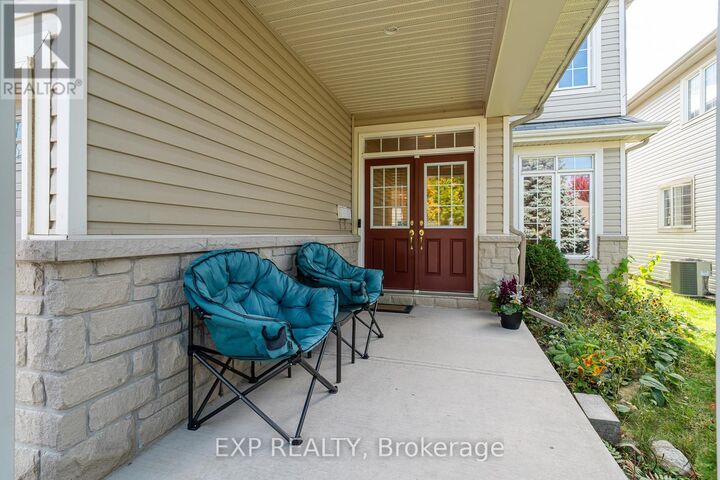 Property Photo: 423 Dundonald Drive ON K2J 0G9