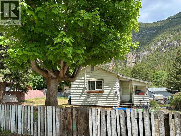 Property Photo: 959 Cawston Avenue BC V0K 1K0