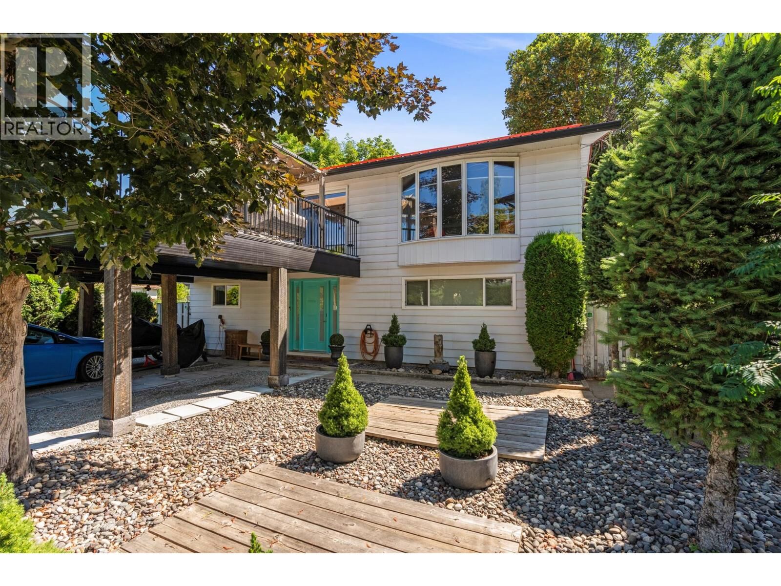 Property Photo: 230 6 Street Southeast BC V1E 4E8