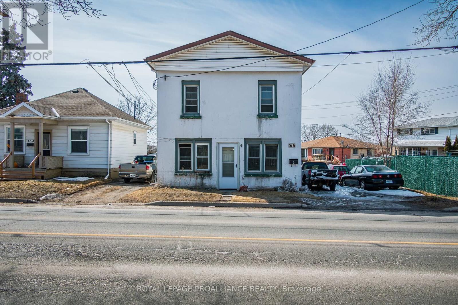 Property Photo:  166 West Street  ON K8V 2M7 