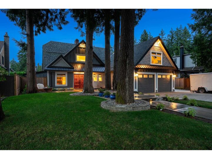 Photo de la propriété:  4560 196A  BC V3A 7G6