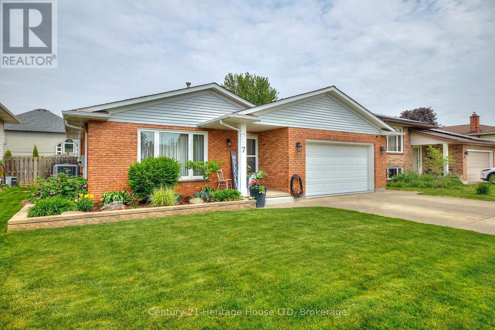 Property Photo: 7 Huntington Lane ON L2S 3J5