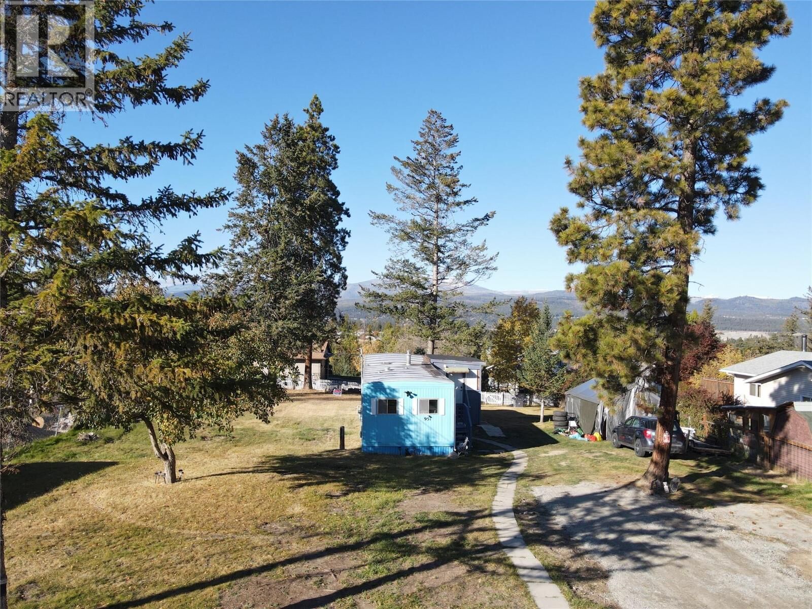 Property Photo:  951 29th Avenue South  BC V1C 3K7 