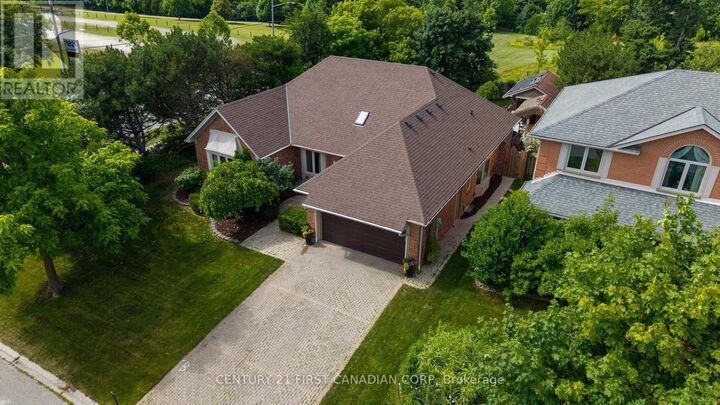 Property Photo: 2 Longview Court ON N6K 4J1