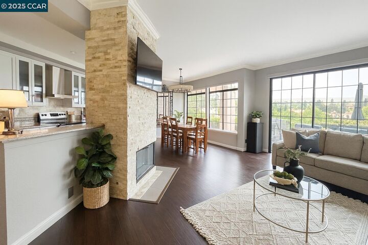 Property Photo: 51 Eagle Lake Ct 11 CA 94582
