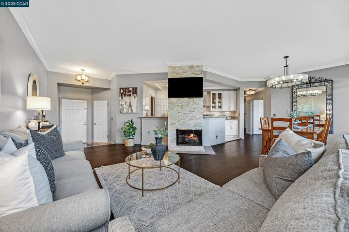 Property Photo:  51 Eagle Lake Ct 11  CA 94582 