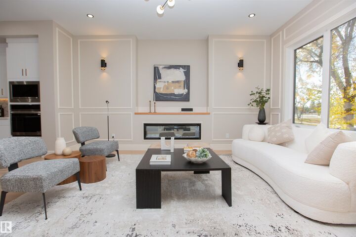 Photo de la propriété: 9127 143 Street NW AB T5R 0P5