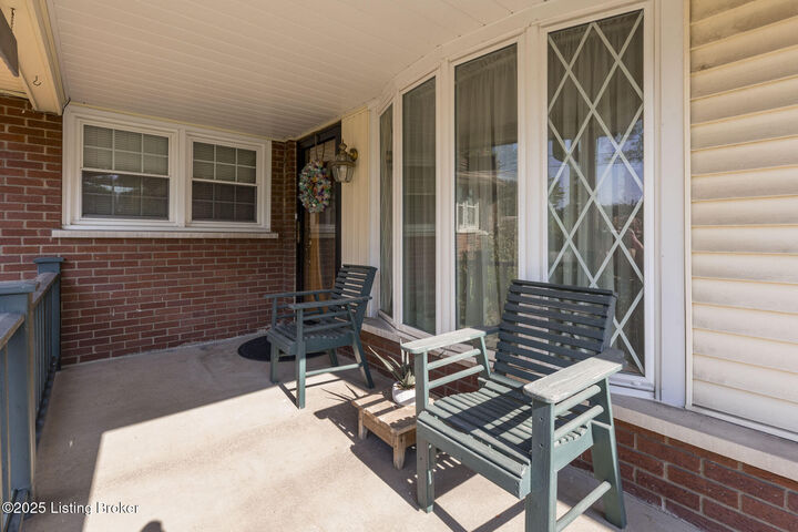 Property Photo: 3127 Hartlage Ct KY 40216