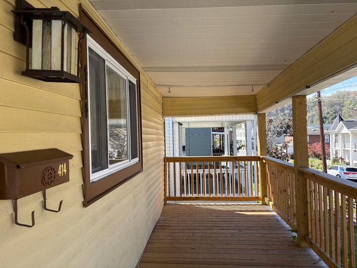 Property Photo: 414 Summers St WV 25951
