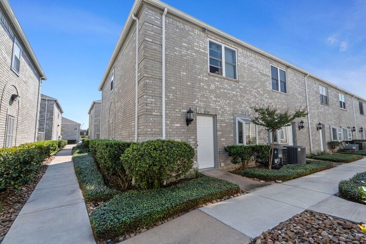 Property Photo:  7731 Cambridge Street 7731  TX 77054 