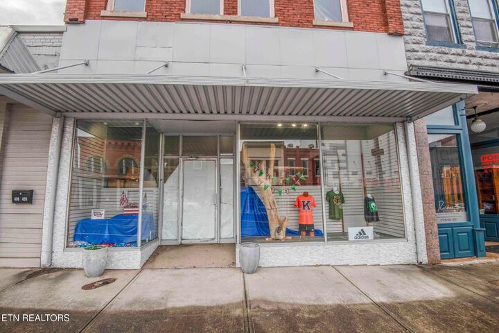 Property Photo: 428 N Roane St TN 37748