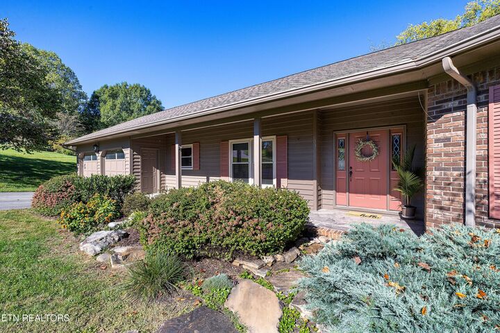 Property Photo: 103 Farmington Place TN 37716