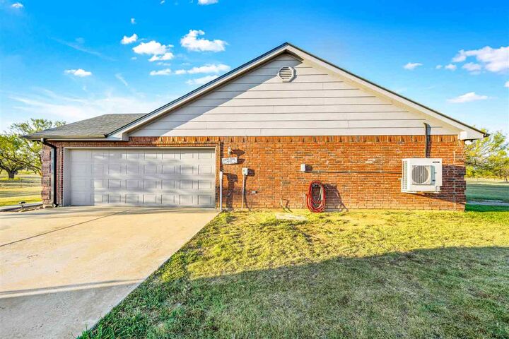 Property Photo:  6200 SW 112th St  OK 73505