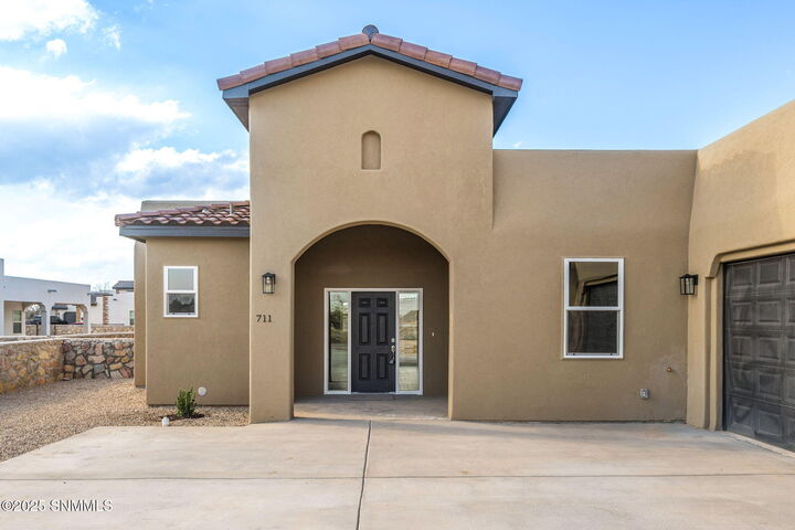 Property Photo:  711 Hendee Place  NM 88005 