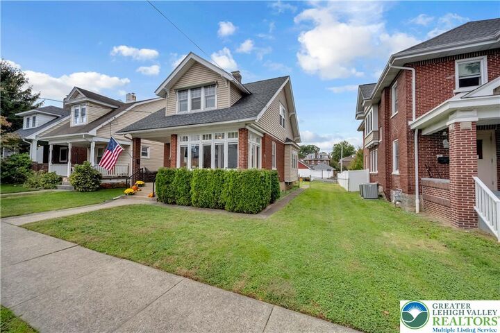 Property Photo:  635 11th Avenue  PA 18018 