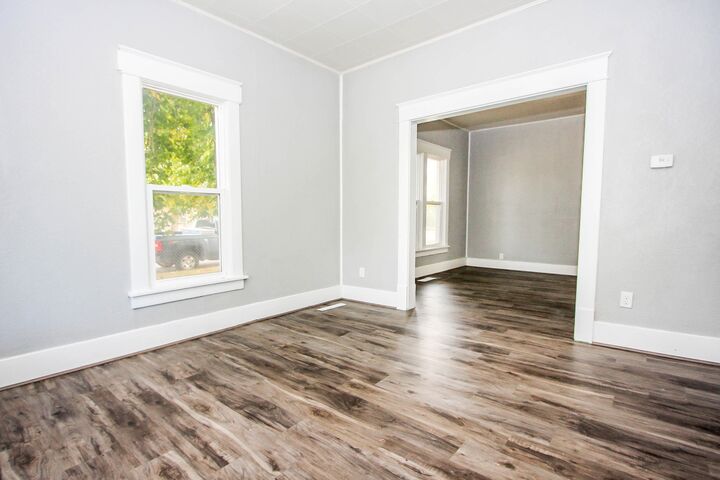 Property Photo: 2102 W 5 NE 69101