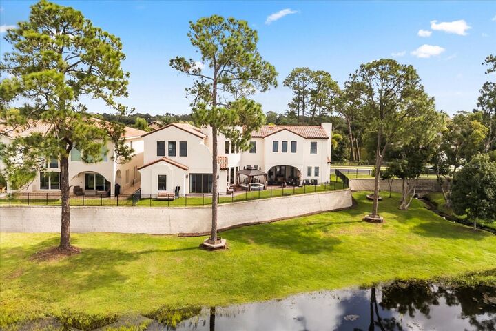Property Photo: 812 Stephens Pass Cove FL 32746