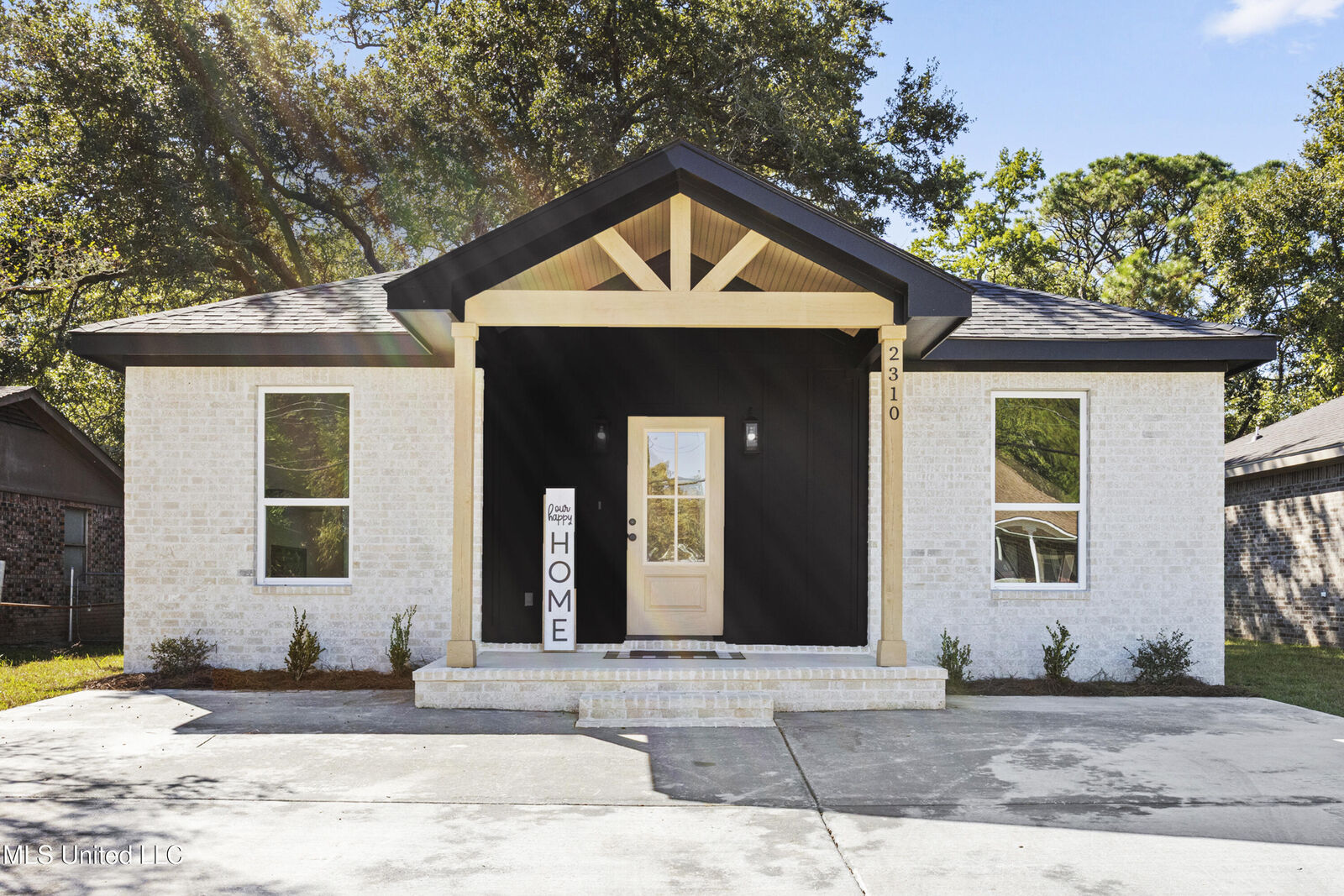 Property Photo: 2312 Jackson Avenue MS 39567