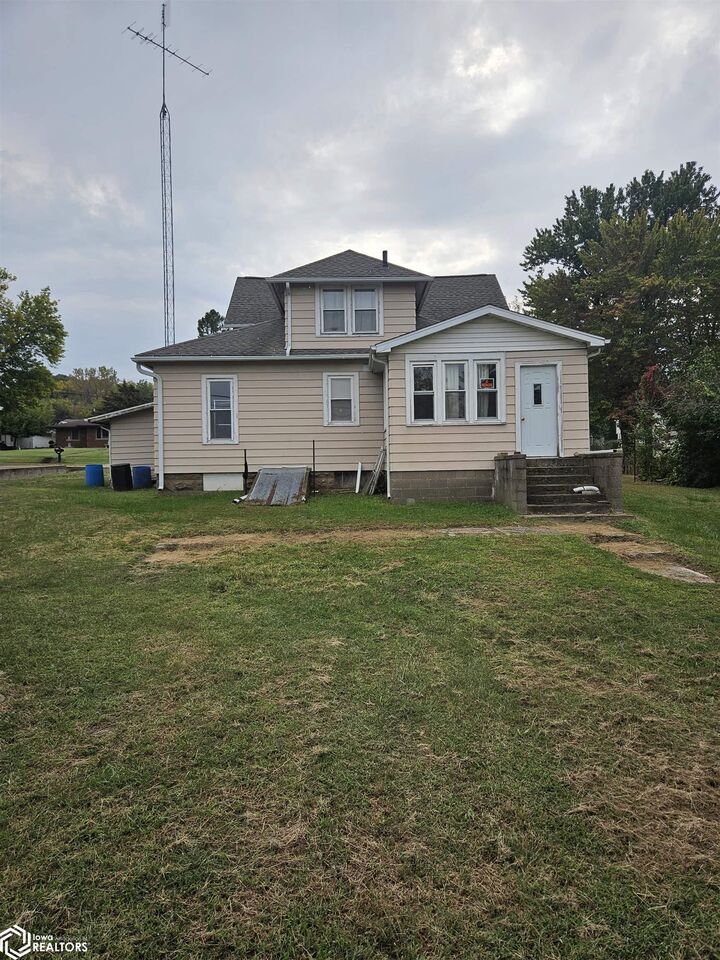 Property Photo:  329 E Third St.  IL 62330 