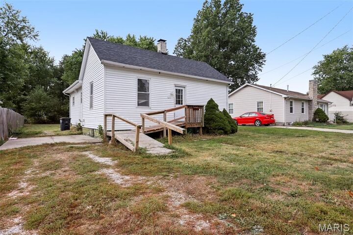 Property Photo:  308 E Benton Street  IL 62069 