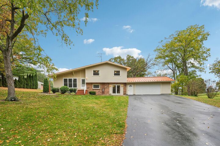 Property Photo: N7427 Hillendale Pkwy WI 53916