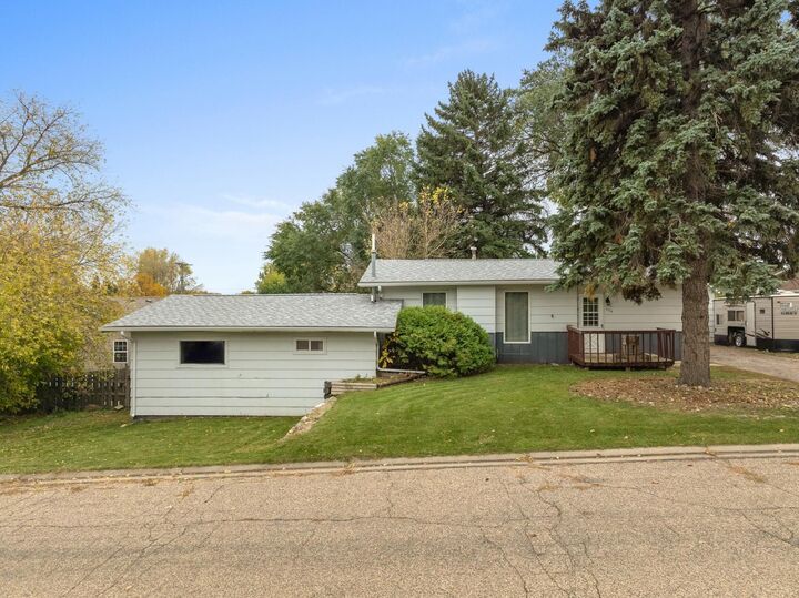Property Photo: 424 Ida Ave ND 58722