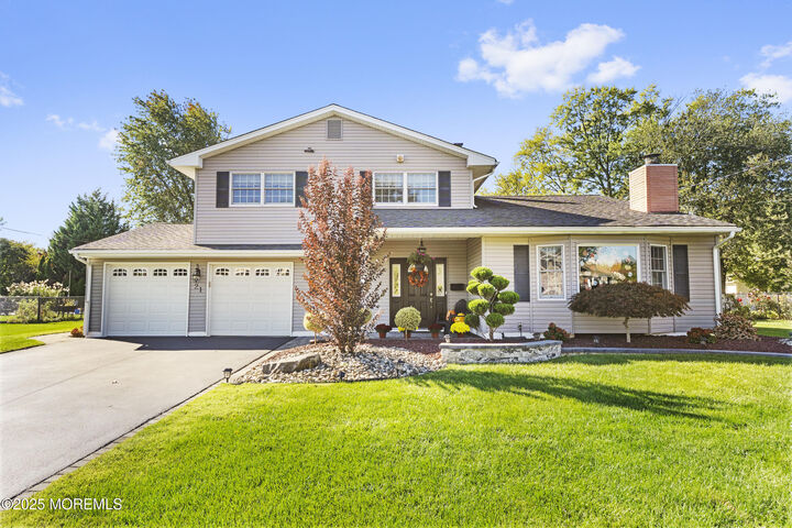 Property Photo:  21 Shoshone Street  NJ 08857