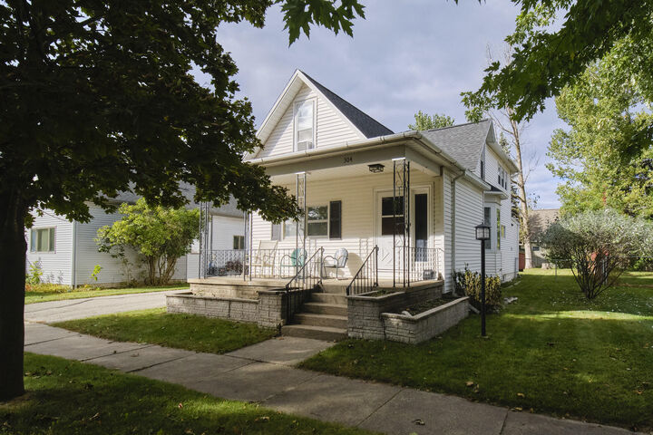 Property Photo:  304 1st Avenue  MI 49660 