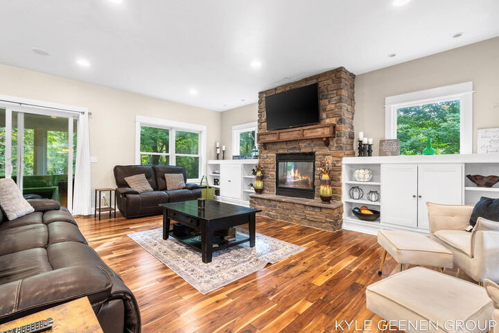 Property Photo: 2214 Bristol Street MI 49424