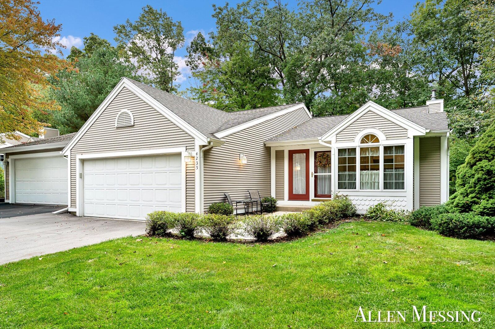 Property Photo:  4235 Valley Side Drive NE  MI 49525 