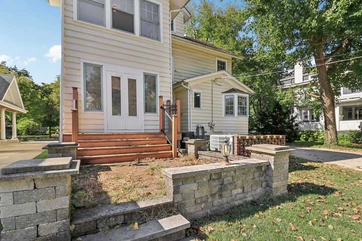 Property Photo: 115 S Spring Avenue IL 60525