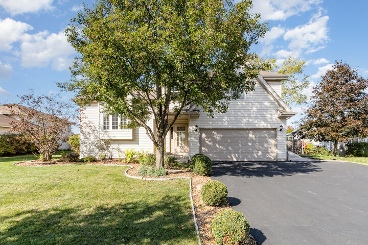 Property Photo:  893 Laurel Drive  IL 60421 