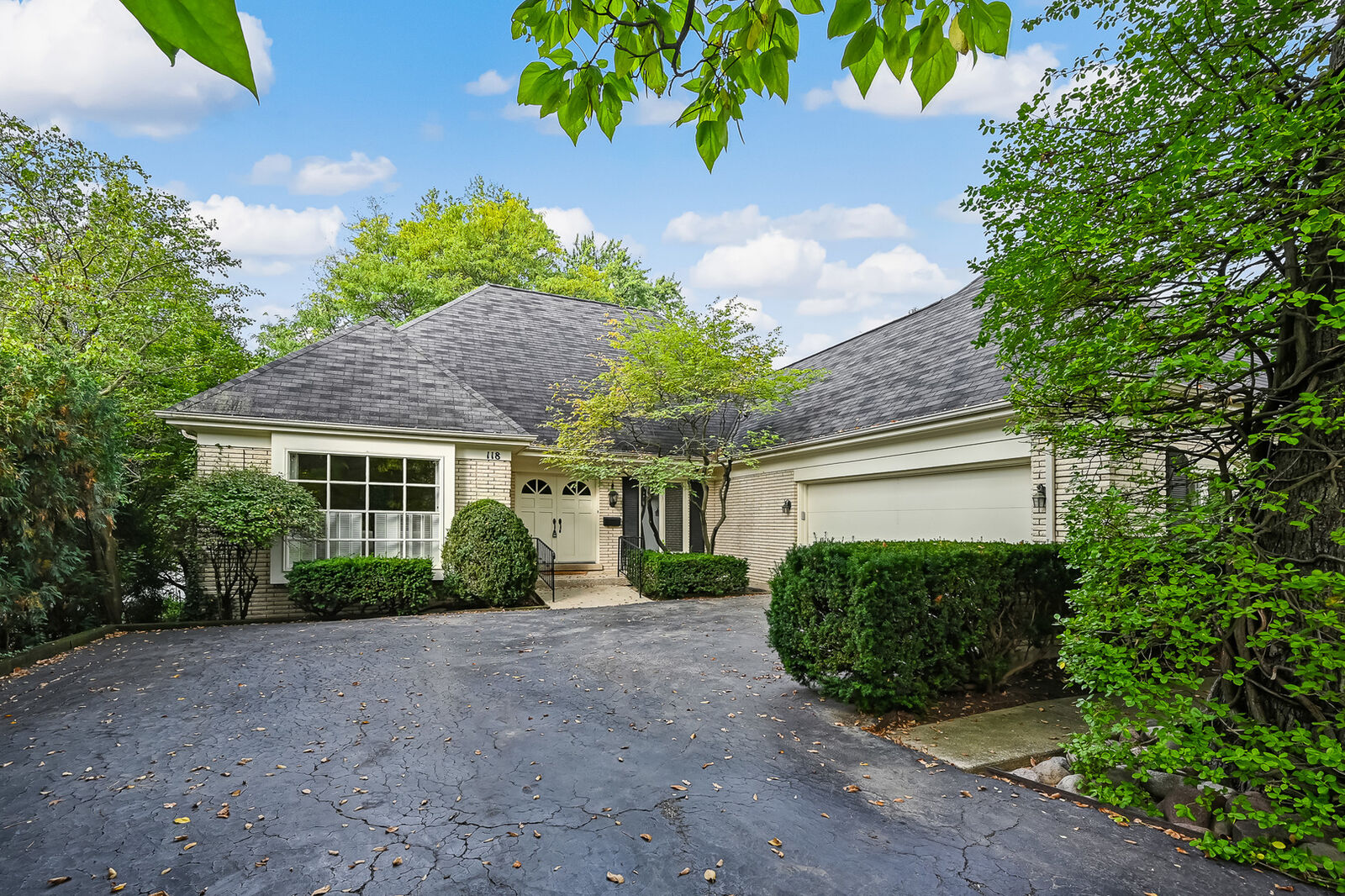 Property Photo: 118 N Grant Street IL 60521