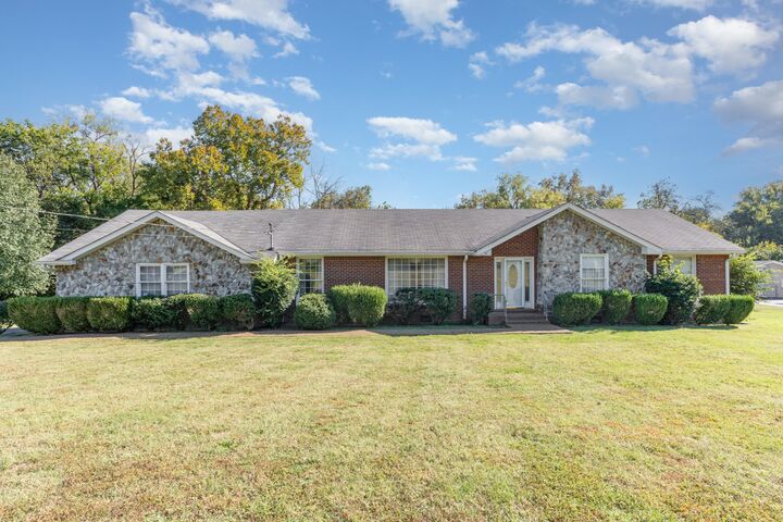 Property Photo:  107 Beechlawn Dr  TN 37064 
