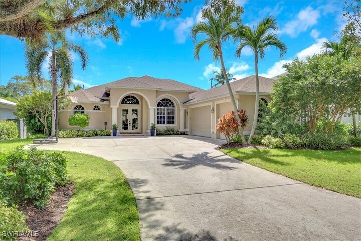 Property Photo:  1140 10th Avenue N  FL 34102 