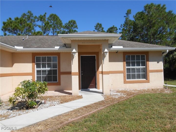 Property Photo: 501 E 10th Street FL 33972
