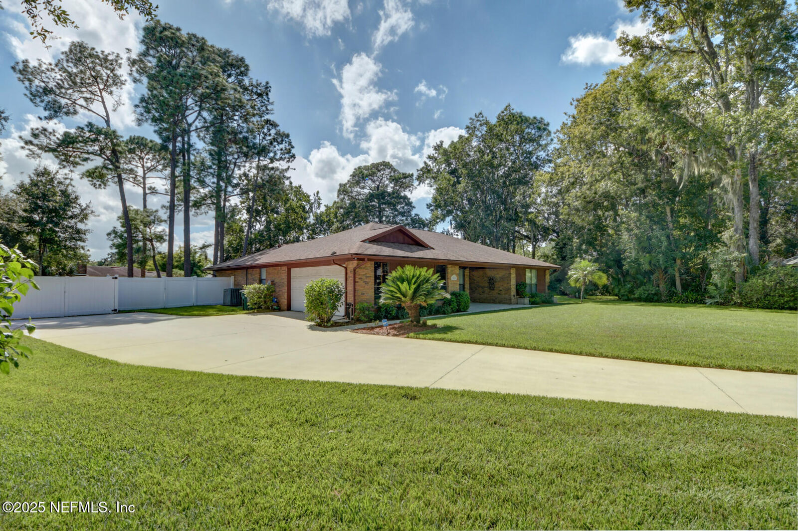Property Photo: 12876 Squirrel Tree Court FL 32246