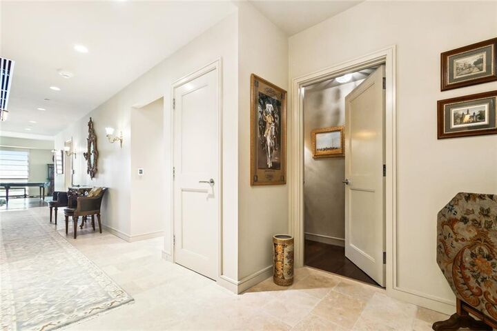 Property Photo: 2 Canal Street 2505 LA 70130